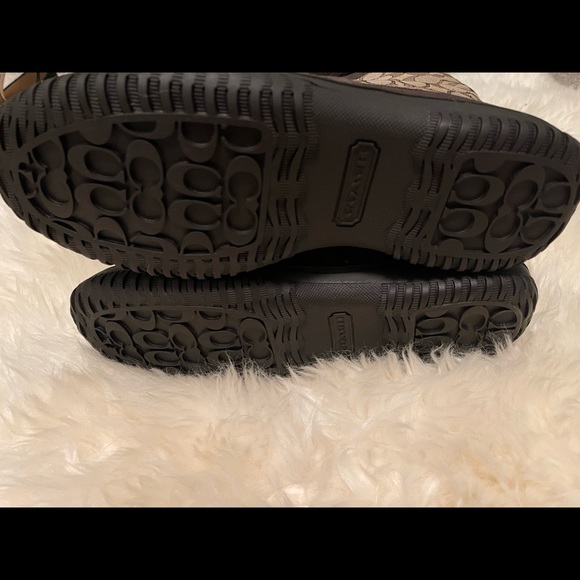 Coach - Picture 2 of 2